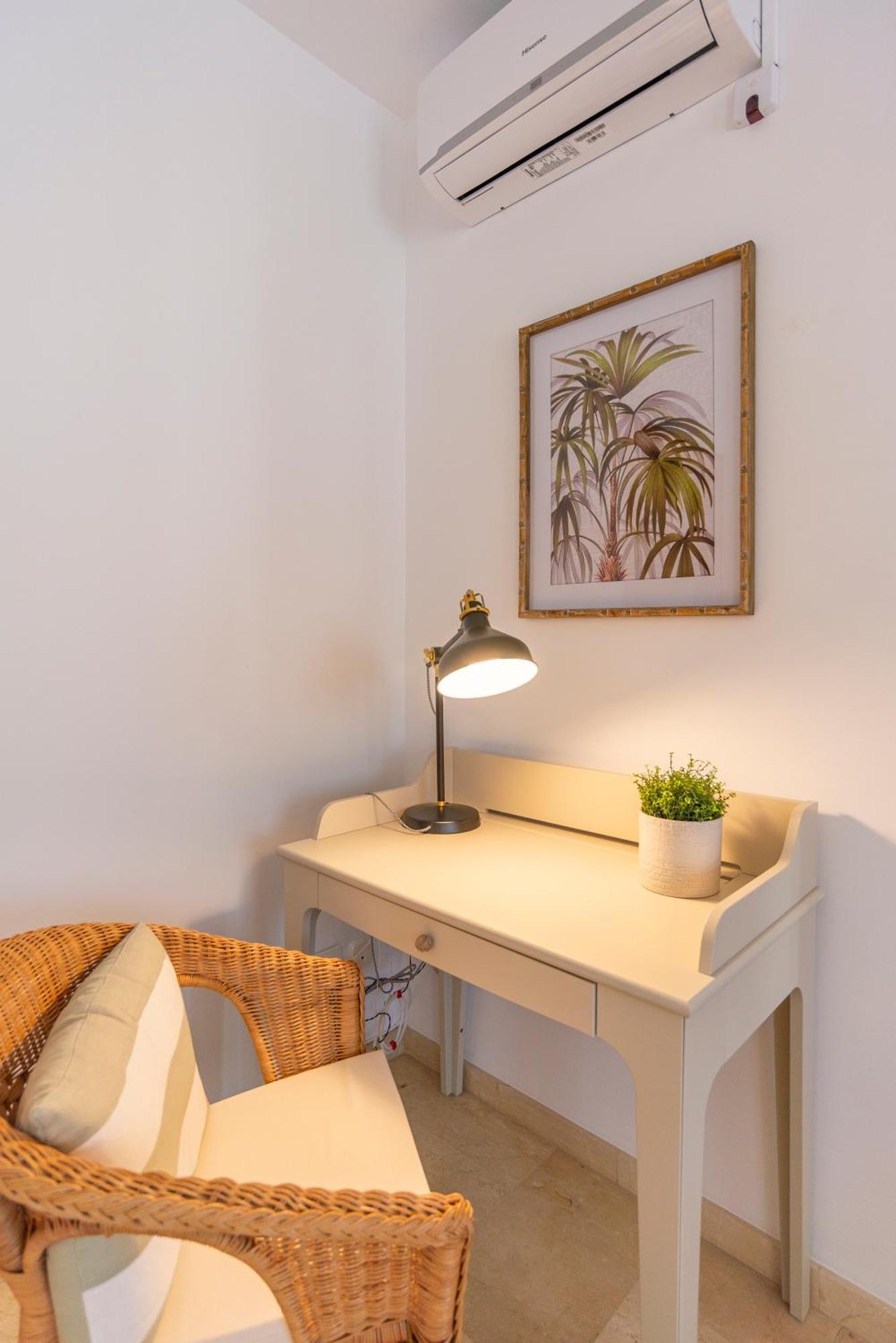 Apartment & Pool In Malaga City Center Экстерьер фото